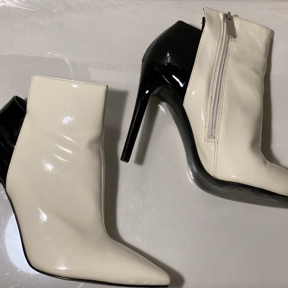 Kendall & Kylie Ariana Patent Ankle Bootie - Picture 3 of 4